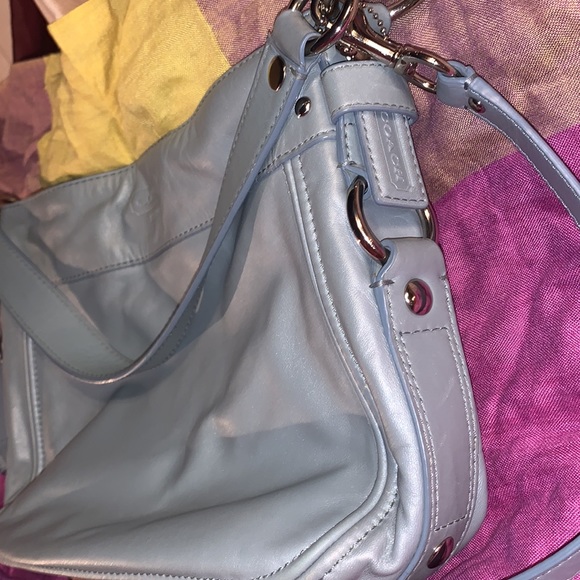 Super clean coach convertible shoulder bag with crossbody strap. - Picture 4 of 8